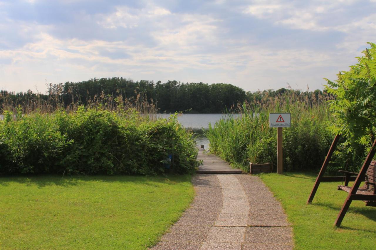 Moderne Und Helle Ferienwohnung Am Ploener See Bosau Exteriör bild